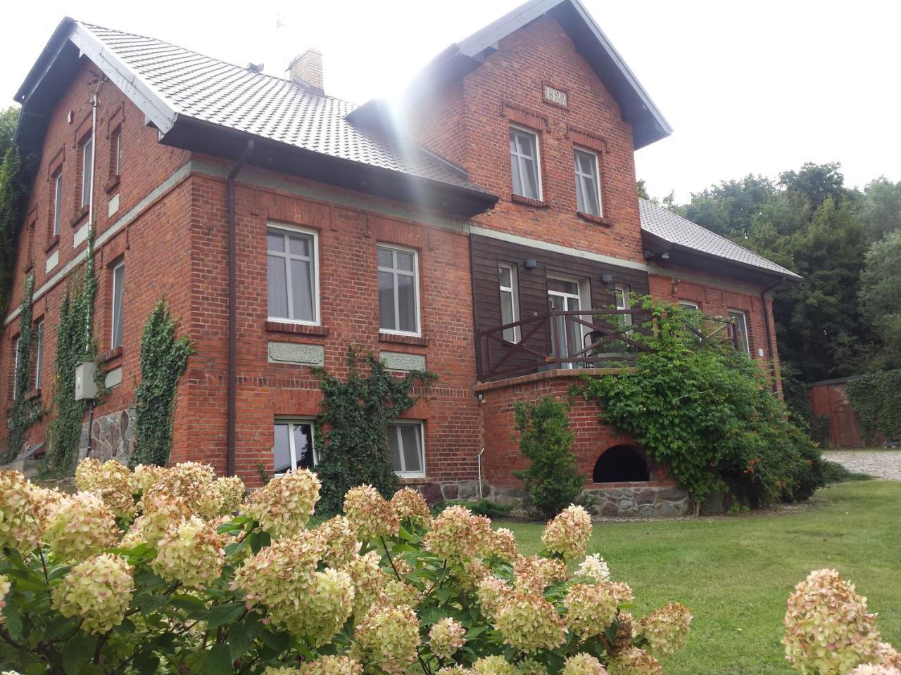 Dom Mlynarza Hotel Zukczyn Kültér fotó